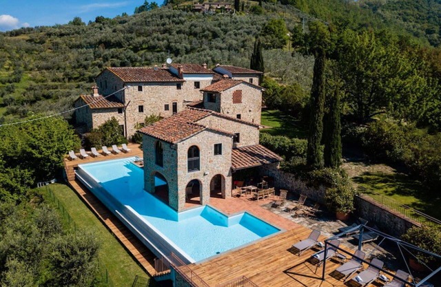 Villa en Case Di Monte con 8 habitaciones, capacidad 16