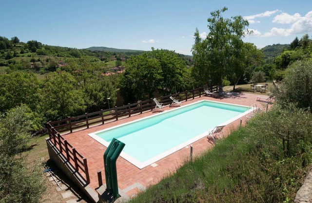 Villa en Casentino con piscina y vistas al castillo