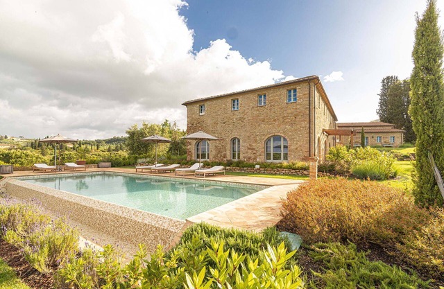 Villa en Castelfalfi con 5 habitaciones, capacidad 10