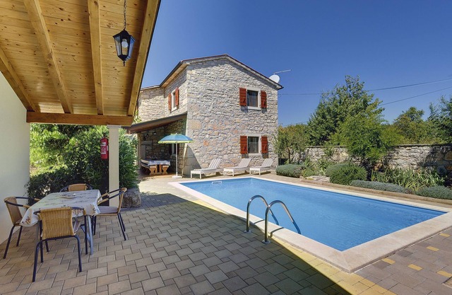 Casa de vacaciones en Sveti Lovrec con piscina