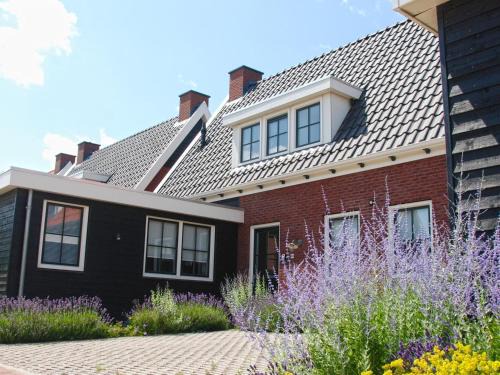 Villa in Colijnsplaat near the Sea