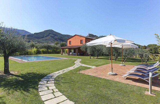 Villa in Colle Di Compito with 5 bedrooms sleeps 9