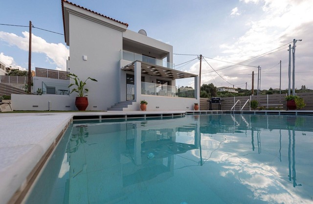 Villa en Creta con Vistas al Mar y Piscina