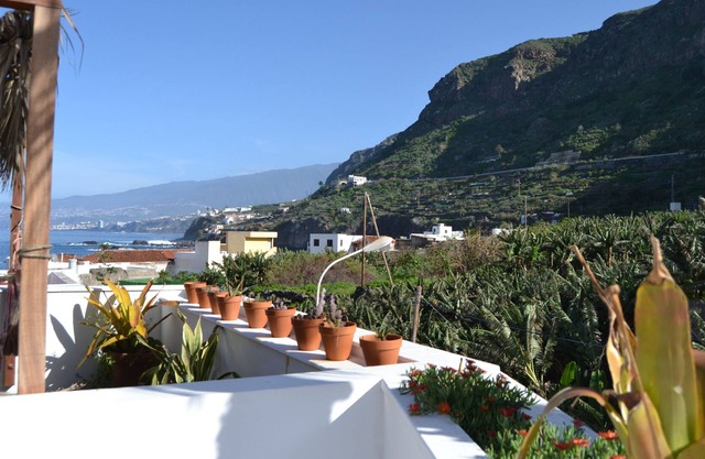 Villa en Tenerife, a 80 metros del mar, solarium, wifi, arquitectura exótica