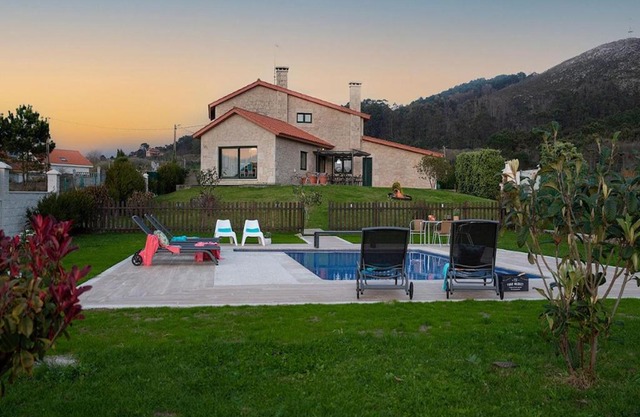 Villa in Espiñeirido with Pool & Sea Views