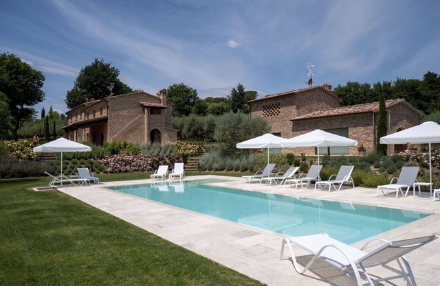 Villa en Foiano Della Chiana con 6 habitaciones, capacidad 14