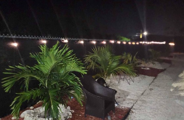 Villa in Freeport, Bahamas, close walking distance to crystal clear beach water.