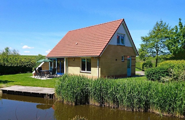 Villa en Frisia con Embarcadero y Jardín
