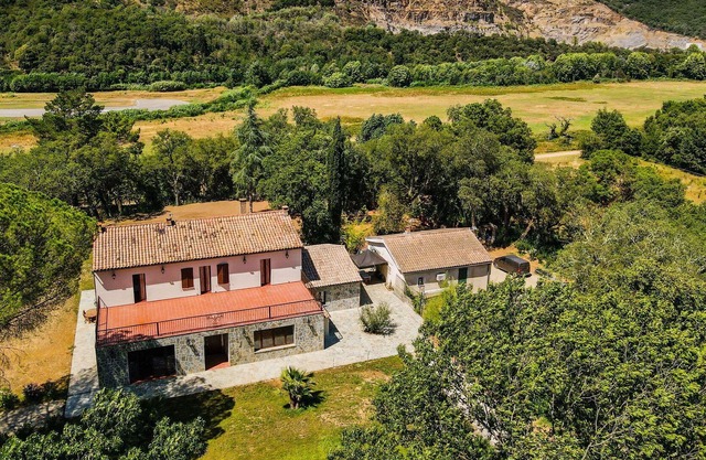 Villa in La Môle with 6 bedrooms sleeps 12
