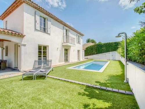 Villa in Le Plan-de-la-Tour with Pool