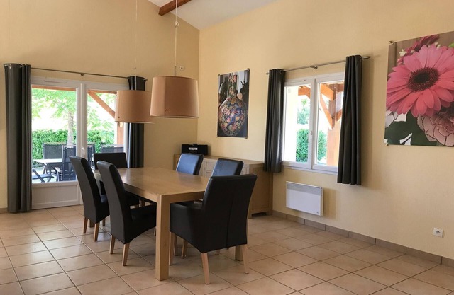 Villa en Les Forges con Golf y Piscina