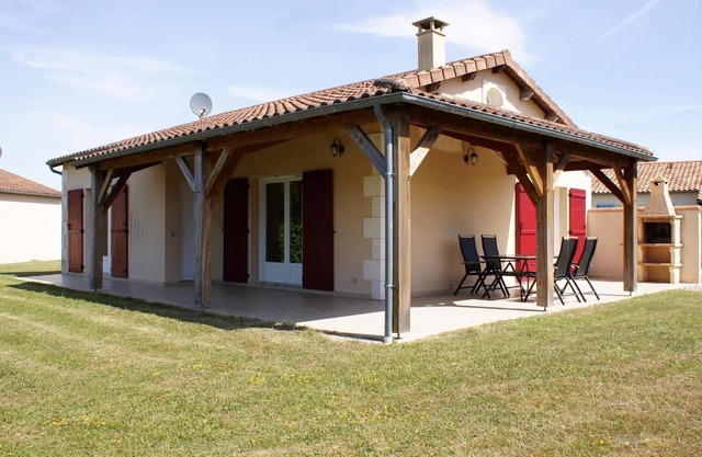 Villa en Les Forges con Golf y Piscina