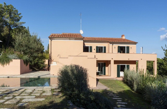 Villa en Literno con 4 habitaciones, capacidad 10