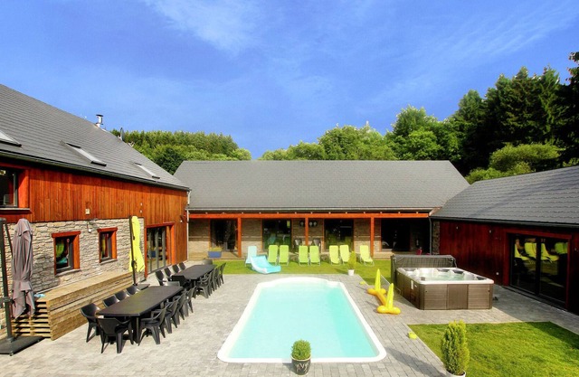 Chalet en Manhay con piscina exterior climatizada y sauna