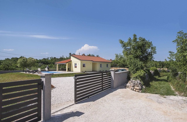 Villa en Marcana con piscina y vistas al mar