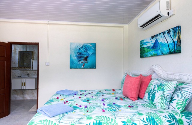 Villa in marigot bay. Breakfast inclusive. 2 mins walk to the beach