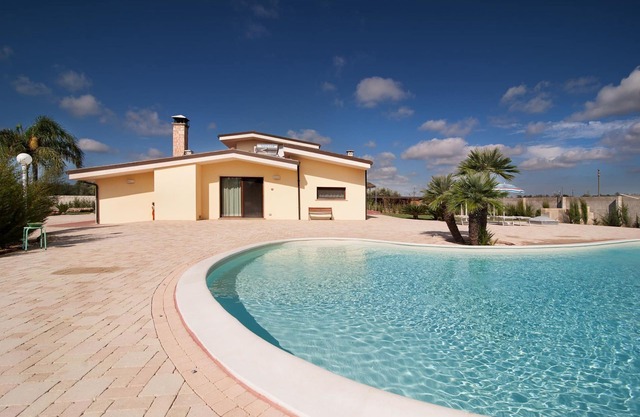 Villa en Melissano con 4 habitaciones, capacidad 12