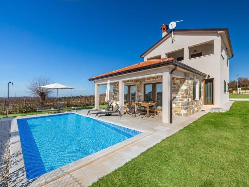 Villa in Motovun with Private Pool and Views