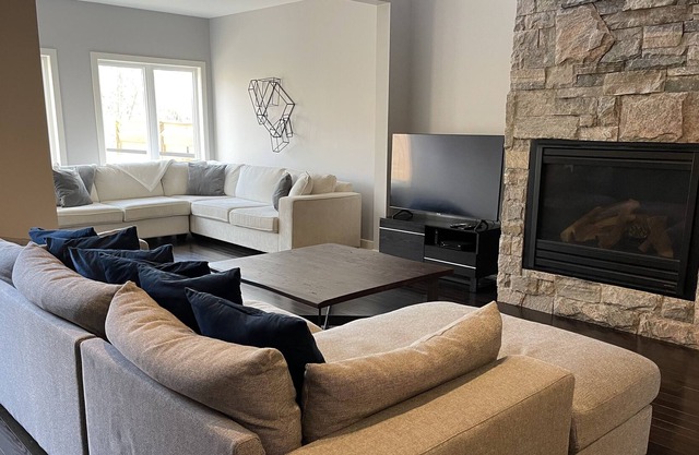 Villa in Muskoka Bay Resort - World class amenities & scenic views!.