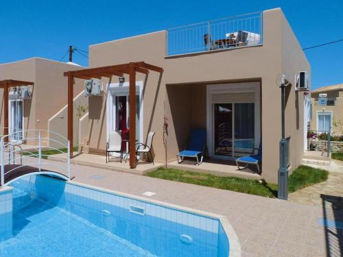 Villa in Nopigia with garden