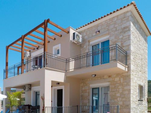 Villa in Nopigia with shared pool