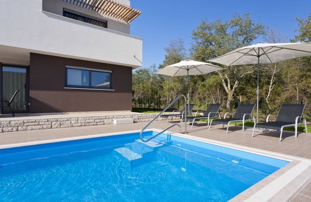 Elegante villa costera en Novigrad