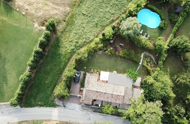 Villa en Ostra con 2 habitaciones, capacidad 4