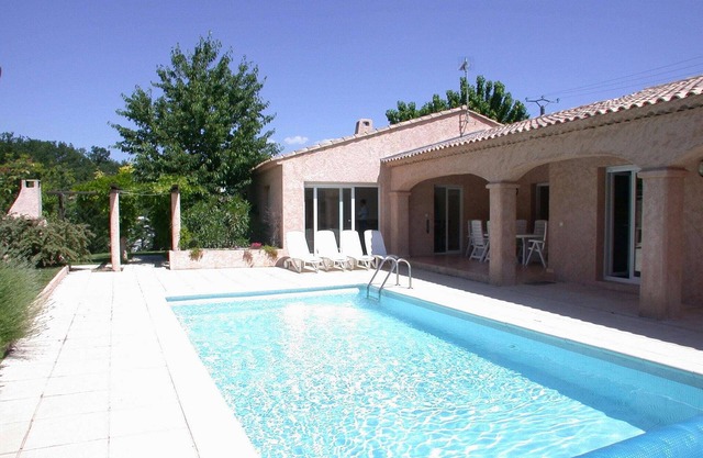 Villa en Provenza con Piscina y Jardín