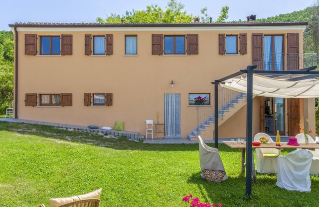 Impresionante villa en Pergola con piscina privada