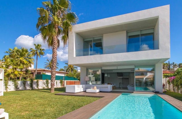 Villa junto al mar con piscina