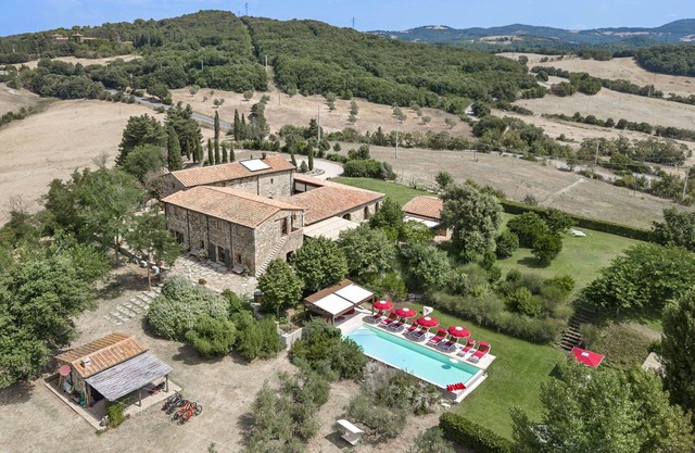 Villa en Pomarance con 6 habitaciones, capacidad 14
