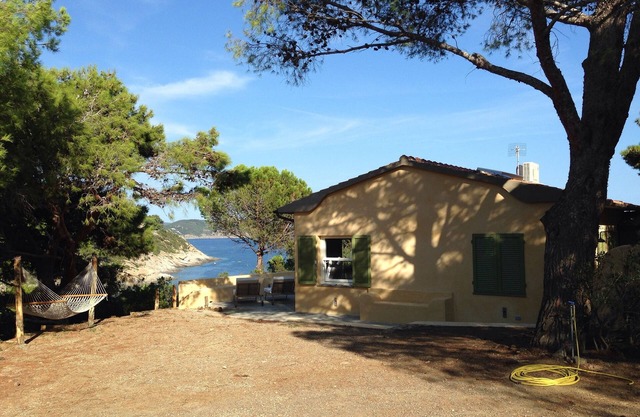 Villa en Cape privada de Fetovaia, después de costa de la Toscana