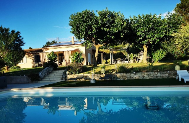 Villa en Drome provenzal con vistas abiertas y piscina