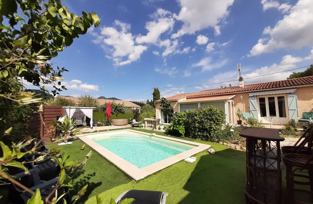 Villa in Provence, swimming pool, spa, sauna, between Cassis, Marseille Aix en Provence