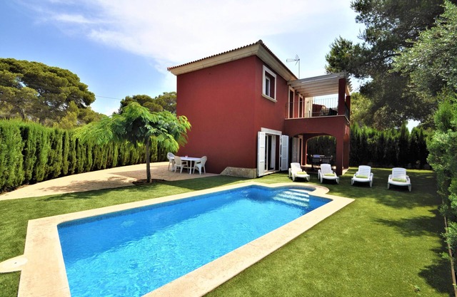 VILLA en Zona residencial tranquila con piscina privada ideal para familias - WiFi Gratis