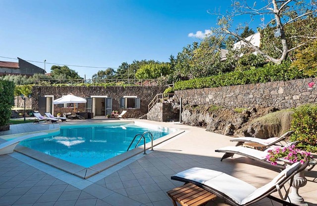 Pequeña casa vacacional con encanto con jardín en Lazise, ​​Italia
