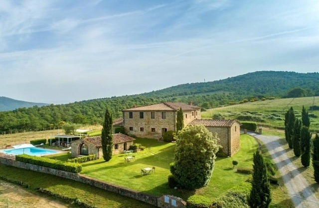 Villa en Rapale con 9 habitaciones, capacidad 20