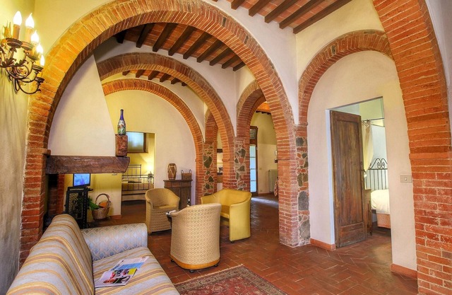 Pintoresca Villa en Sinalunga con Piscina