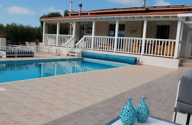 Villa hermosa cerca del mar en Epano Sisi