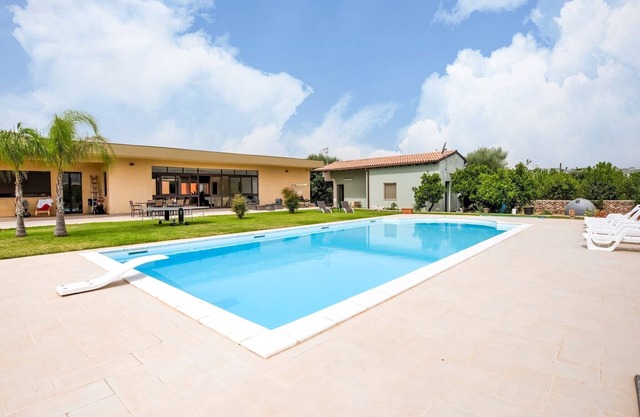 Villa en Solarino con Piscina Privada