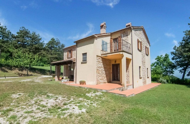 Villa con piscina de Tavoleto; Urbino