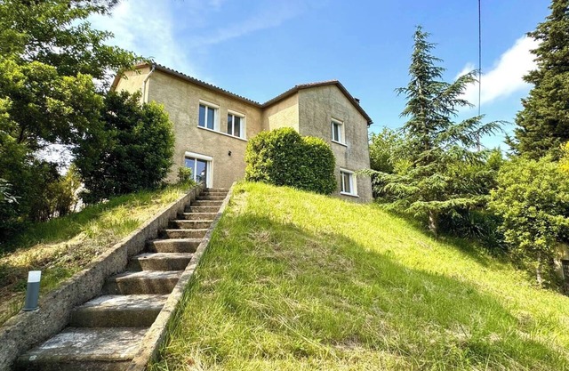 Villa in the countryside with plenty of space. 2 minutes from Castelnaudary.