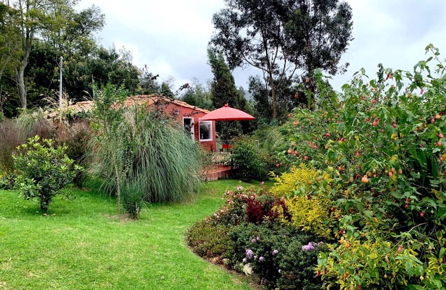 Chalet en el campo, con vista a jardines y una maravillosa montaña