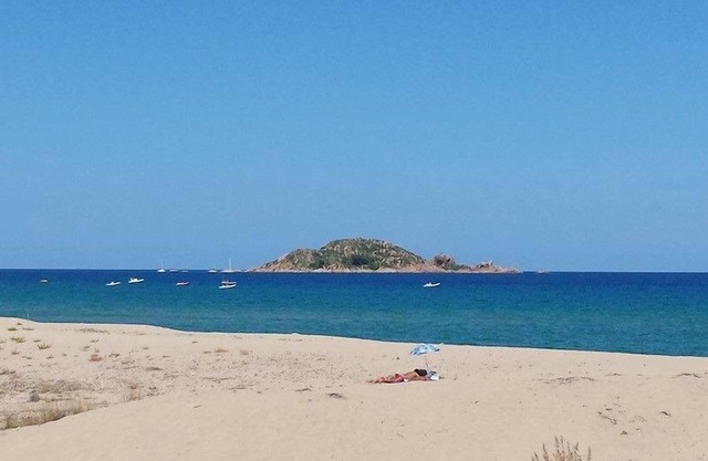 Villa en el país, a sólo 800 metros de la playa rosas