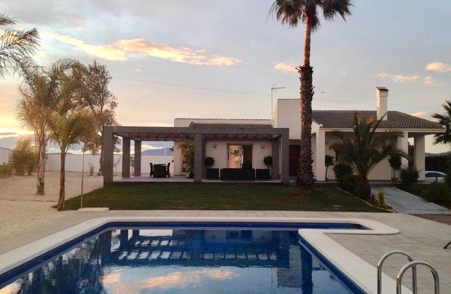 Villa en el campo para 8 personas con piscina privada cerca del mar