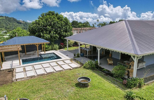 Villa in the heart of lush vegetation (GPGB01)