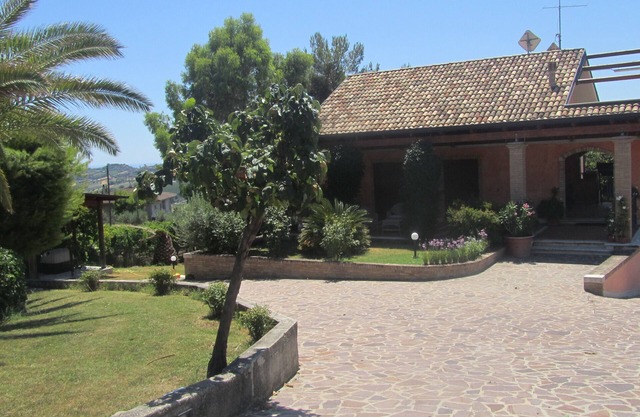 Villa in the countryside a stone's throw from the sea