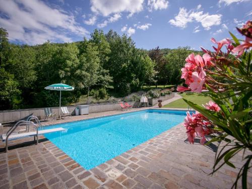 Villa in Tuscany with Private Pool and Hill View