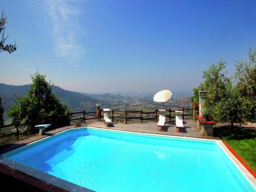 Villa in Tuscany with Pool and Valley Views