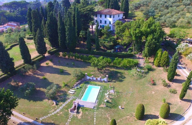 Villa en Uzzano con 4 habitaciones, capacidad 10